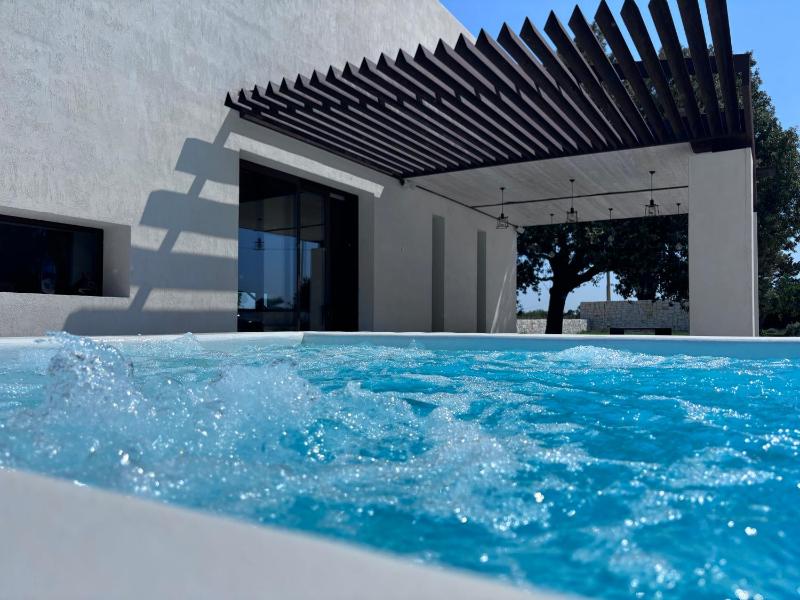 Aeneas Villa Pool & Jacuzzi al mare Torre Guaceto