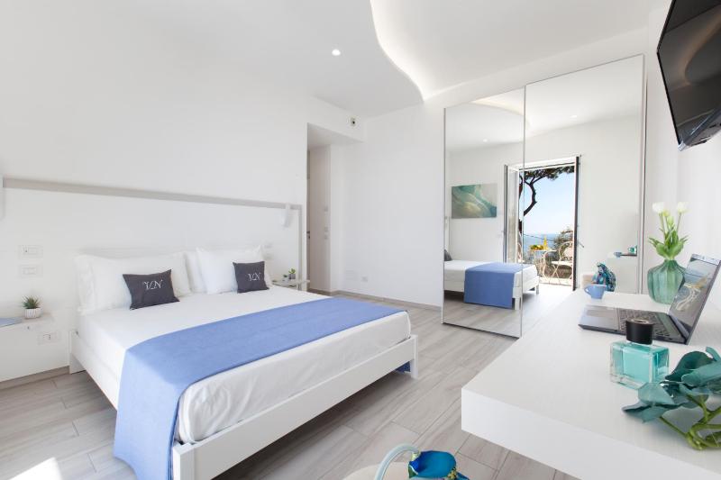 AMORE RENTALS - Villa Iside