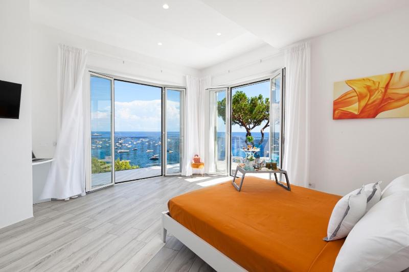 AMORE RENTALS - Villa Iside