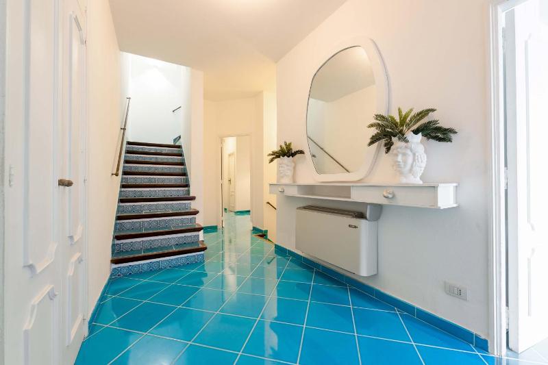 AMORE RENTALS - Villa Marti