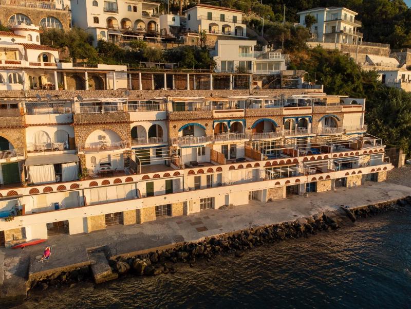 AMORE RENTALS - Villa Marti