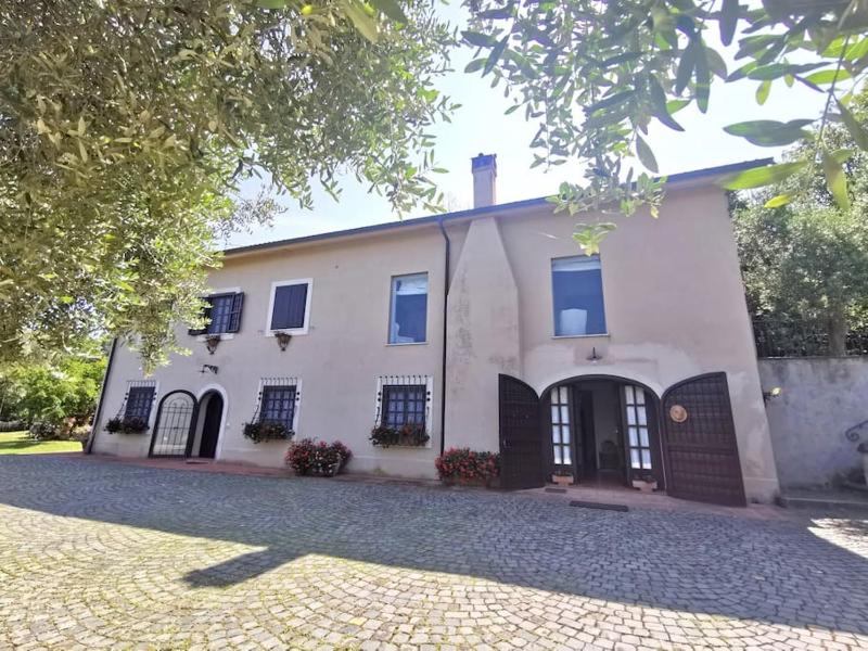 Apartment in LuxuryProperty PrivatePOOL Garden BBQ AirC x8