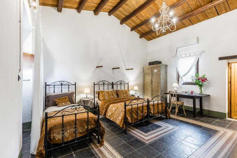 Authentic Sicilian Charm, pool, sea view, wi-fi & parking