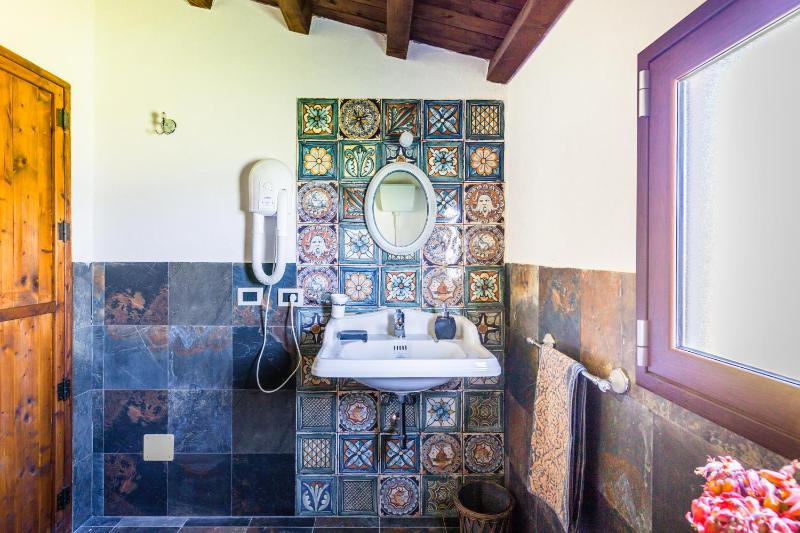 Authentic Sicilian Charm, pool, sea view, wi-fi & parking
