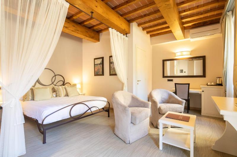 Beautiful villa with private lawn, pool and luxury SPA by VacaVilla