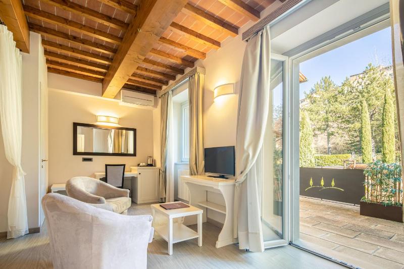 Beautiful villa with private lawn, pool and luxury SPA by VacaVilla