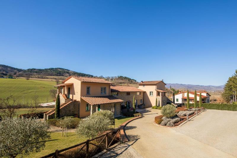 Beautiful villa with private lawn, pool and luxury SPA by VacaVilla