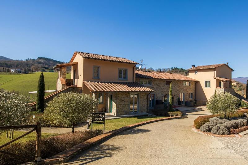 Beautiful villa with private lawn, pool and luxury SPA by VacaVilla