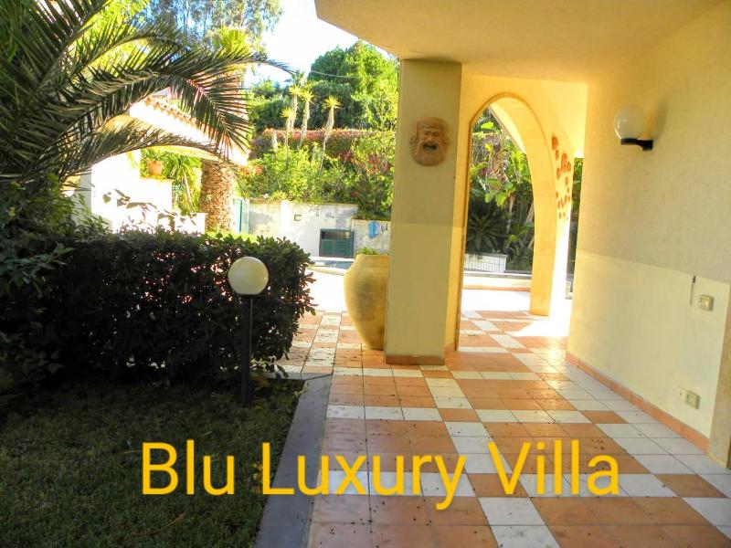Blu Luxury Villa