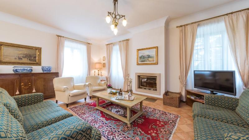 BORGO COLLE RIDENTE 13, Emma Villas