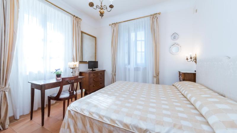 BORGO COLLE RIDENTE 13, Emma Villas