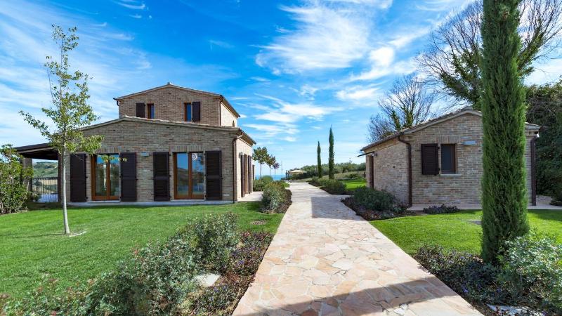 Borgo Da Monte 8, Emma Villas