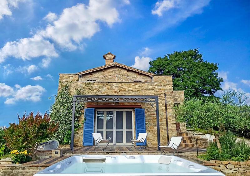 Ca' Gulino - Urbino - Villa con Minipiscina in Borgo Antico