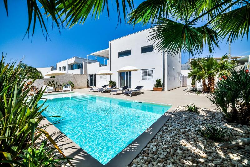 CASA BLANCA VILLA Exclusive with Private Pool