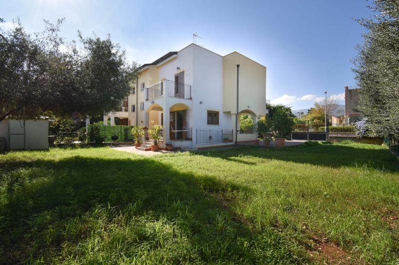 Casa Carini - Villa Vacanze sul Mare con piscina idromassaggio