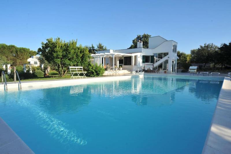 CASA NEL VERDE CON GIARDINO E PISCINA PRIVATA