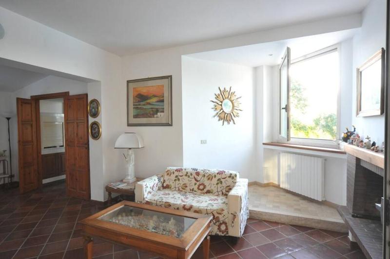 CASA NEL VERDE CON GIARDINO E PISCINA PRIVATA