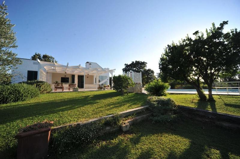 CASA NEL VERDE CON GIARDINO E PISCINA PRIVATA