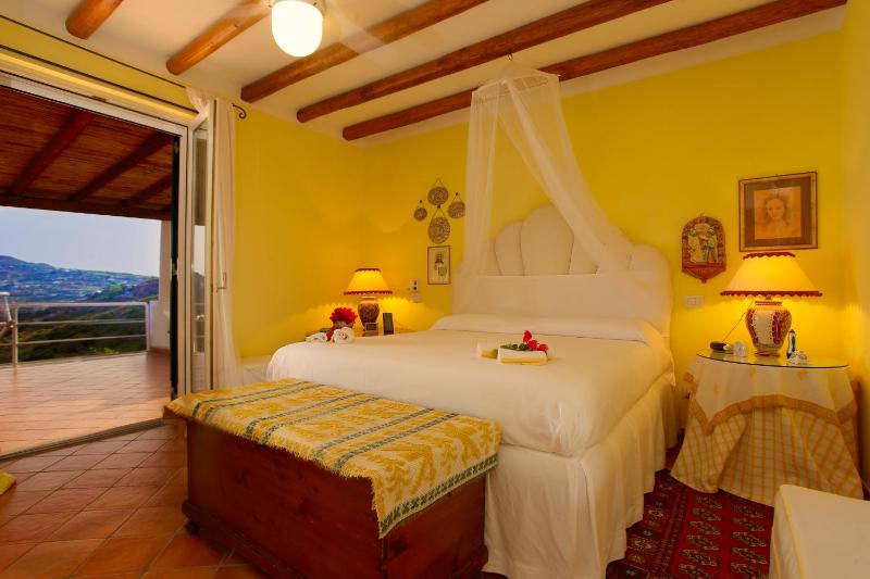 Casa Nostra, stunning, elegant villa in Lipari with pool