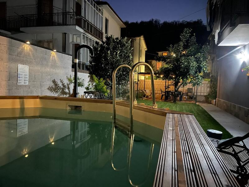 Casa Piero, relax e piscina privata tra le colline delle Langhe