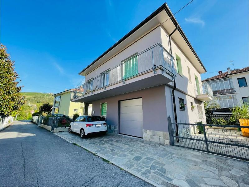 Casa Piero, relax e piscina privata tra le colline delle Langhe