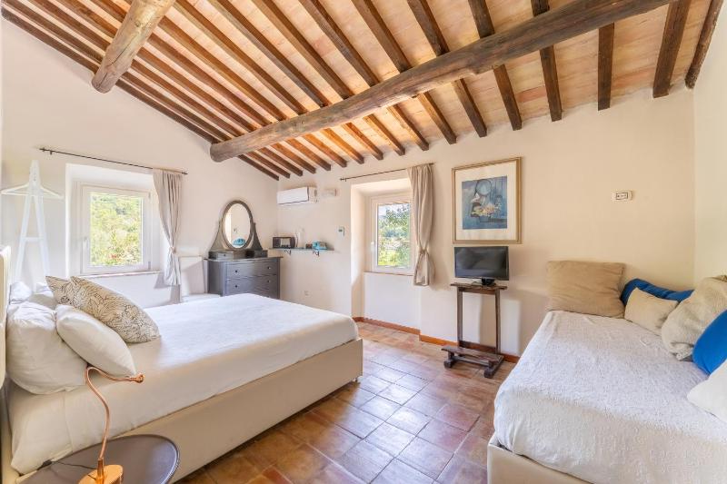 CASALE SANTA CATERINA Jacuzzi and Pool