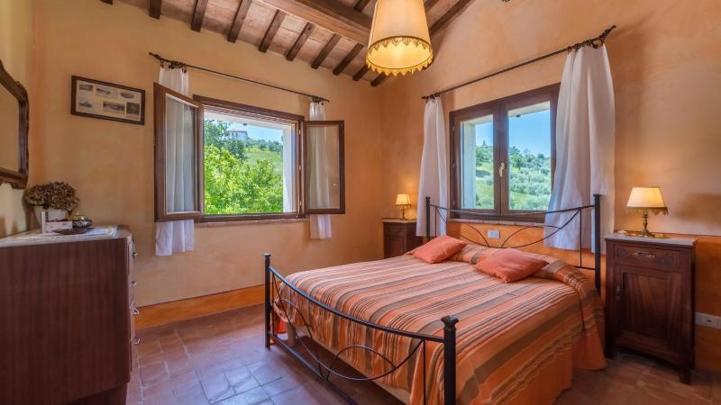 CASALE VERDICCHIO 10&2, Emma Villas