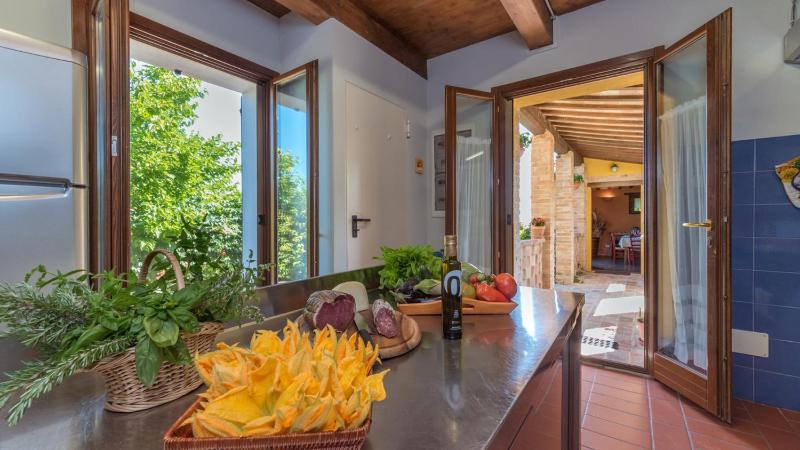 CASALE VERDICCHIO 10&2, Emma Villas