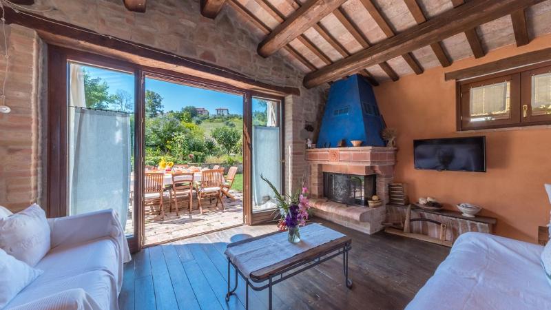 CASALE VERDICCHIO 10&2, Emma Villas