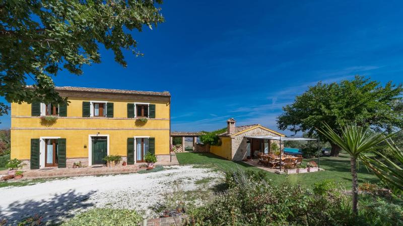 CASALE VERDICCHIO 10&2, Emma Villas