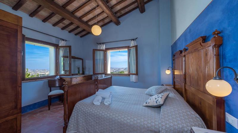 CASALE VERDICCHIO 10&2, Emma Villas