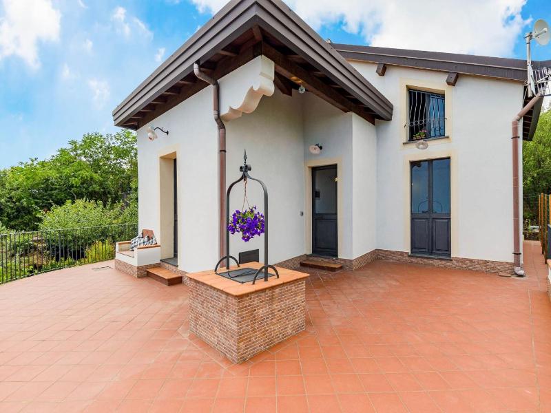 Charming villa with pool and panoramic surroundings