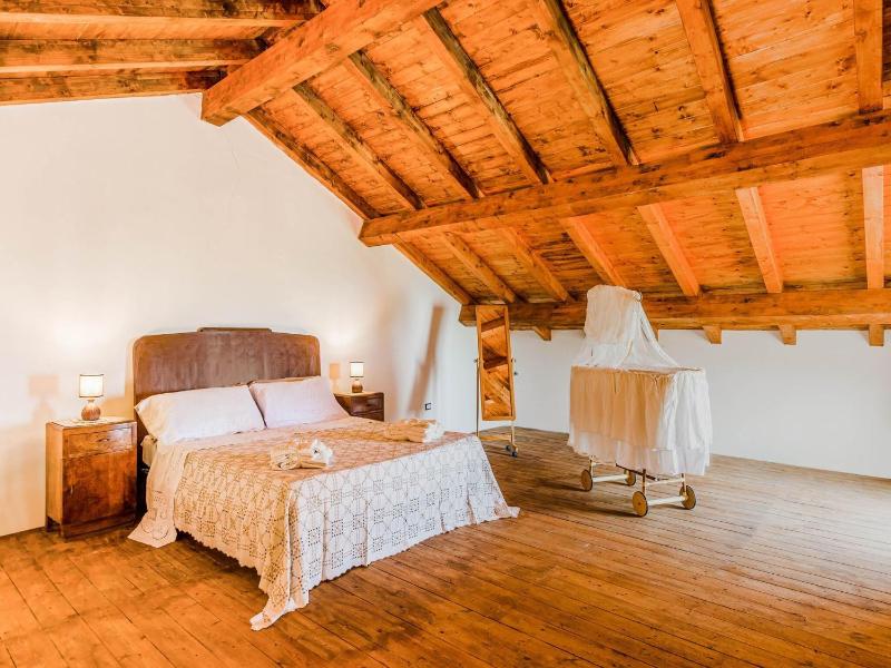 Charming villa with pool and panoramic surroundings