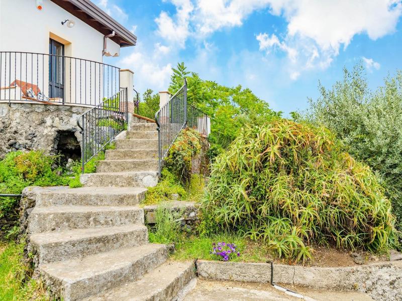 Charming villa with pool and panoramic surroundings