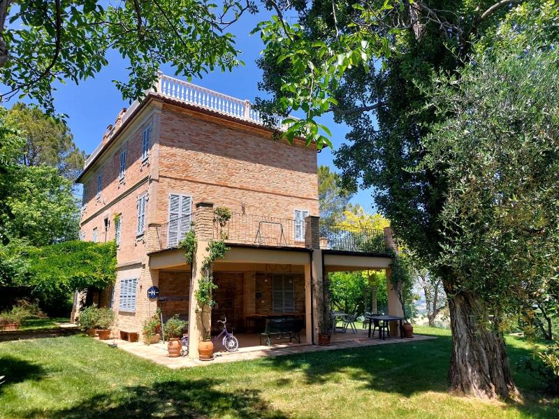 Country House "I luoghi dell' anima"con piscina e giardino
