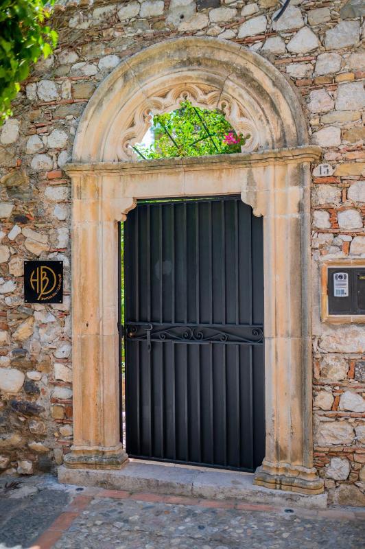 Dbhousetaormina