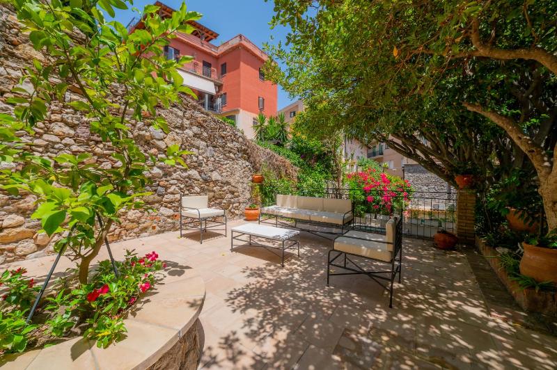 Dbhousetaormina