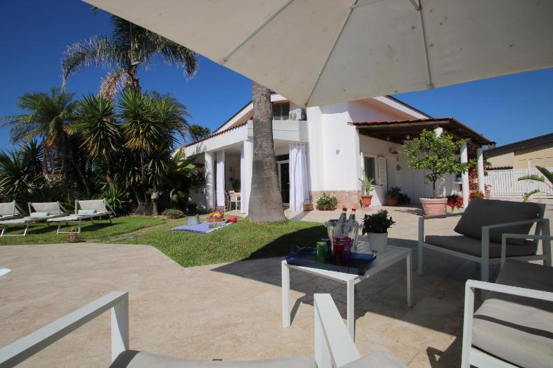Edri beach house - Villa con piscina