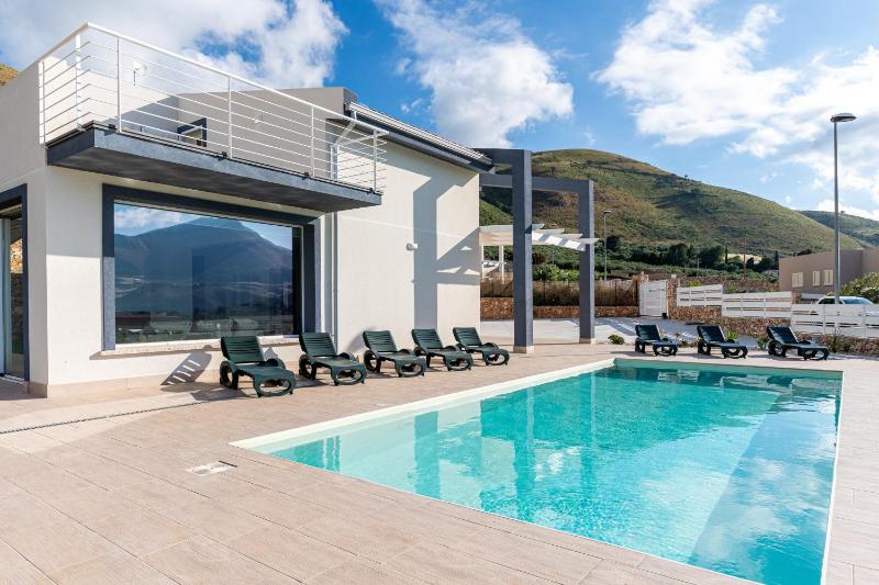 Elegante Villa con Piscina privata a Scopello