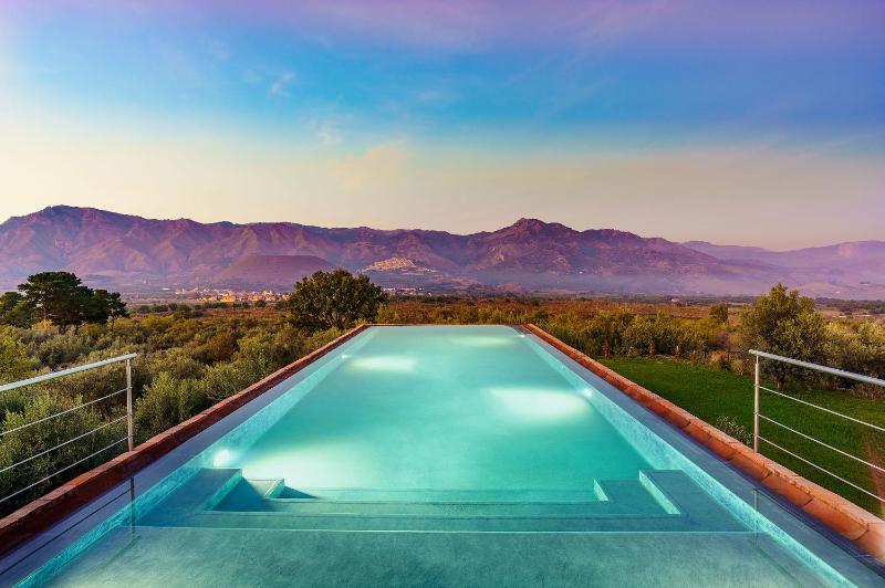 Etna Retreat