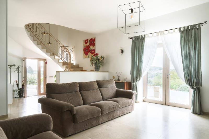 exclusive luxury villa monte pompilio