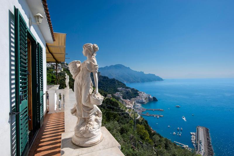 Exclusive villa on the Amalfi coast, 300 steps from the road