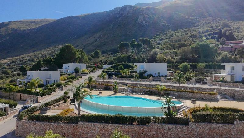Giardino degli Allori, Villa Manfredi with Pool