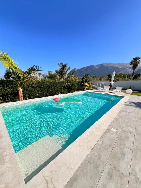 Golden Holiday 2 Ville con piscine indipendenti e separate
