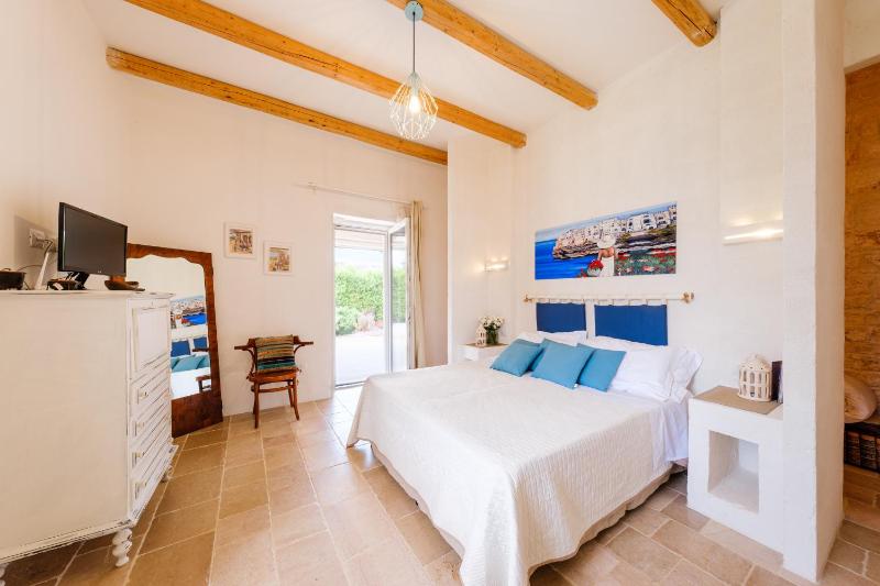 HelloAPULIA - Dimora Lamioni with private pool