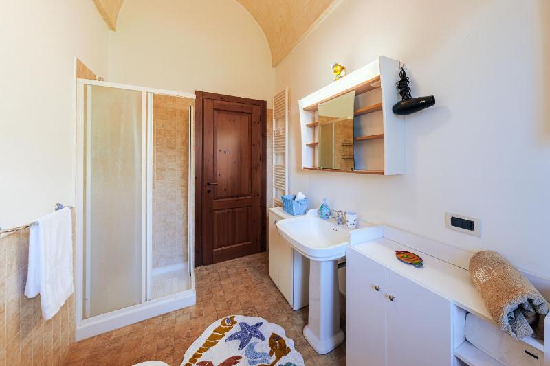 HelloApulia Family Villa with Pool, Lush Garden & BBQ - Near the Beache