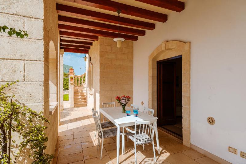 HelloApulia Family Villa with Pool, Lush Garden & BBQ - Near the Beache