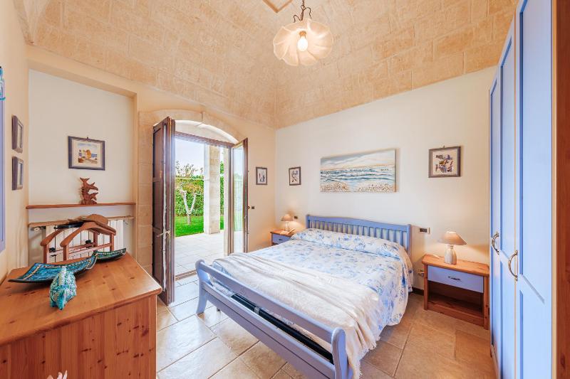 HelloApulia Family Villa with Pool, Lush Garden & BBQ - Near the Beache