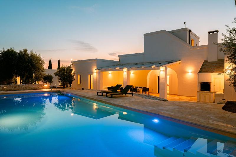 HelloAPULIA - Luxury Villa with saltwater pool