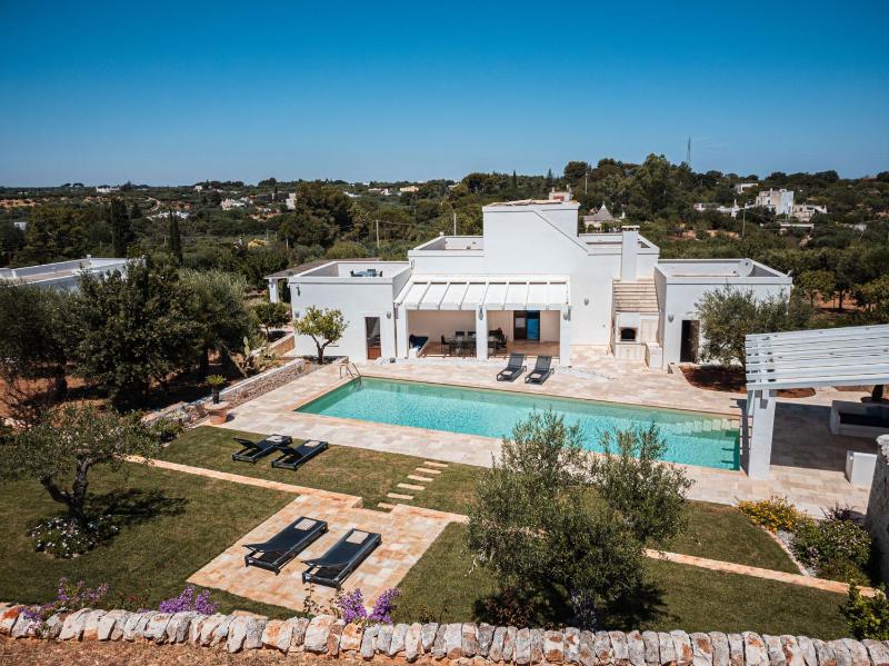 HelloAPULIA - Luxury Villa with saltwater pool